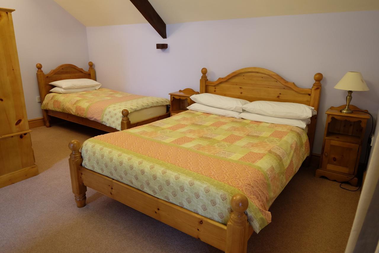Bed and Breakfast Brynderwen Llangorse Exterior foto